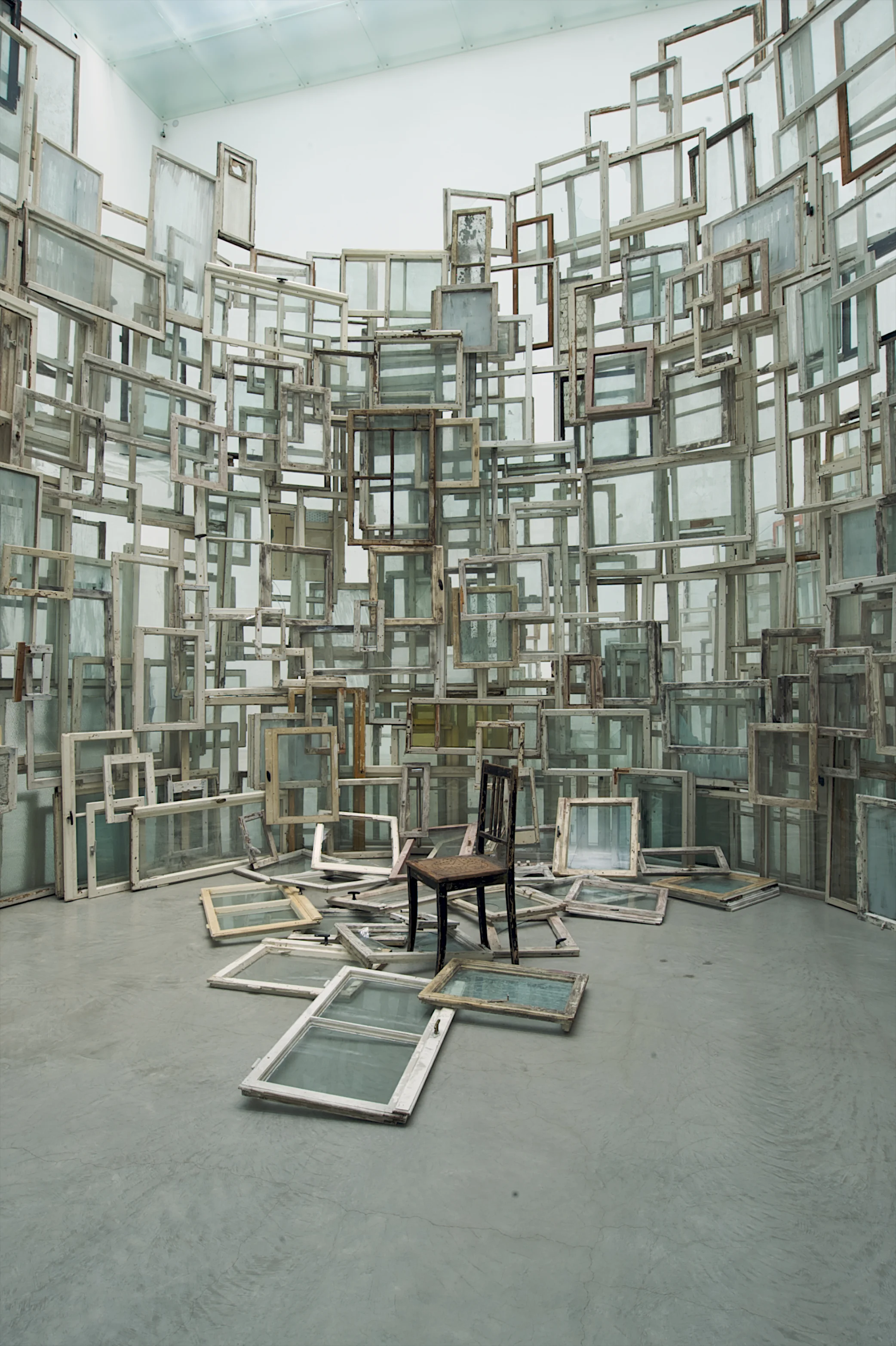 CHIHARU SHIOTA–塩田千春